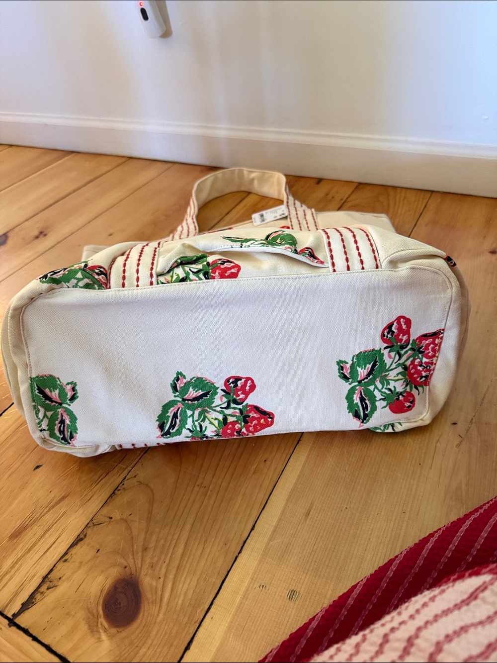 Free People | Printed Caravan Tote | Strawberry | Large Tote Bag - Picture 11 of 12
